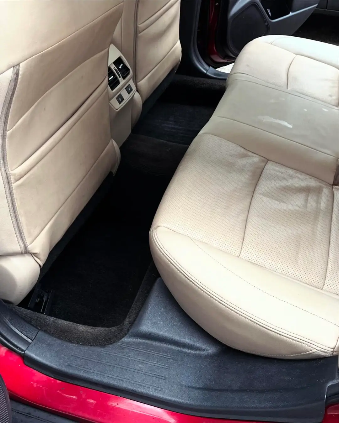 Before and after picture of this interior detailing service.----#car #cars #cargram #autodetailing #localbusiness #clean #carwash #massachusetts (3)